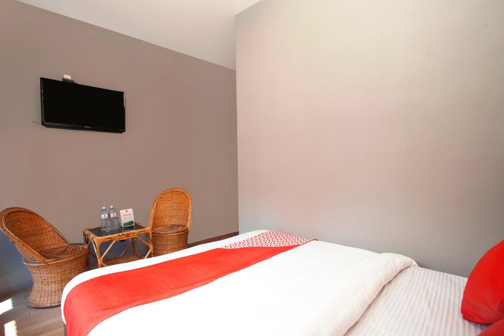 Oyo 587 Hotel Tradition Inn Катманду Экстерьер фото