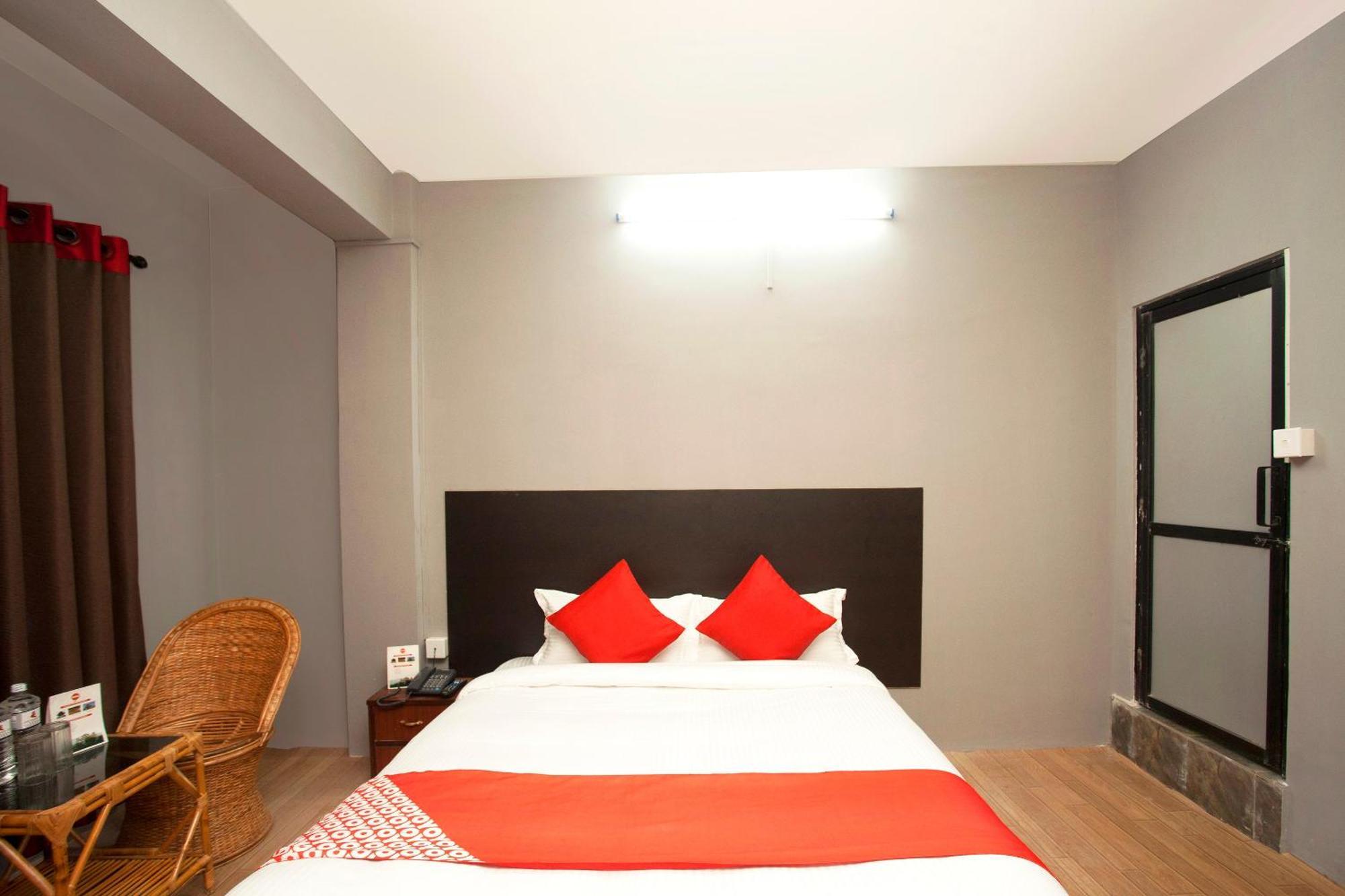Oyo 587 Hotel Tradition Inn Катманду Экстерьер фото