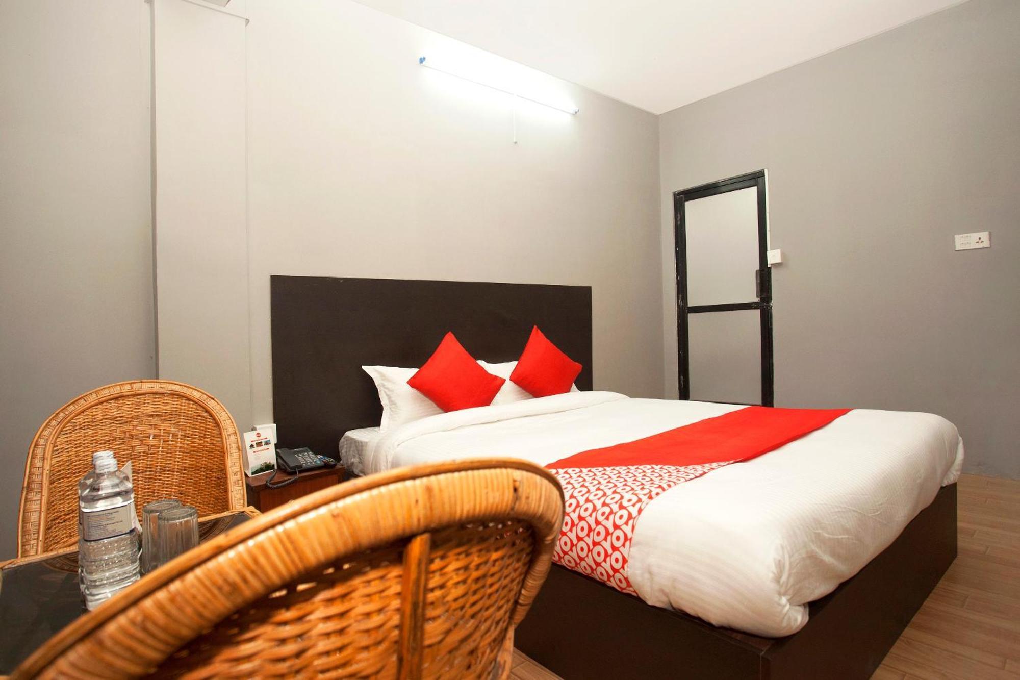 Oyo 587 Hotel Tradition Inn Катманду Экстерьер фото