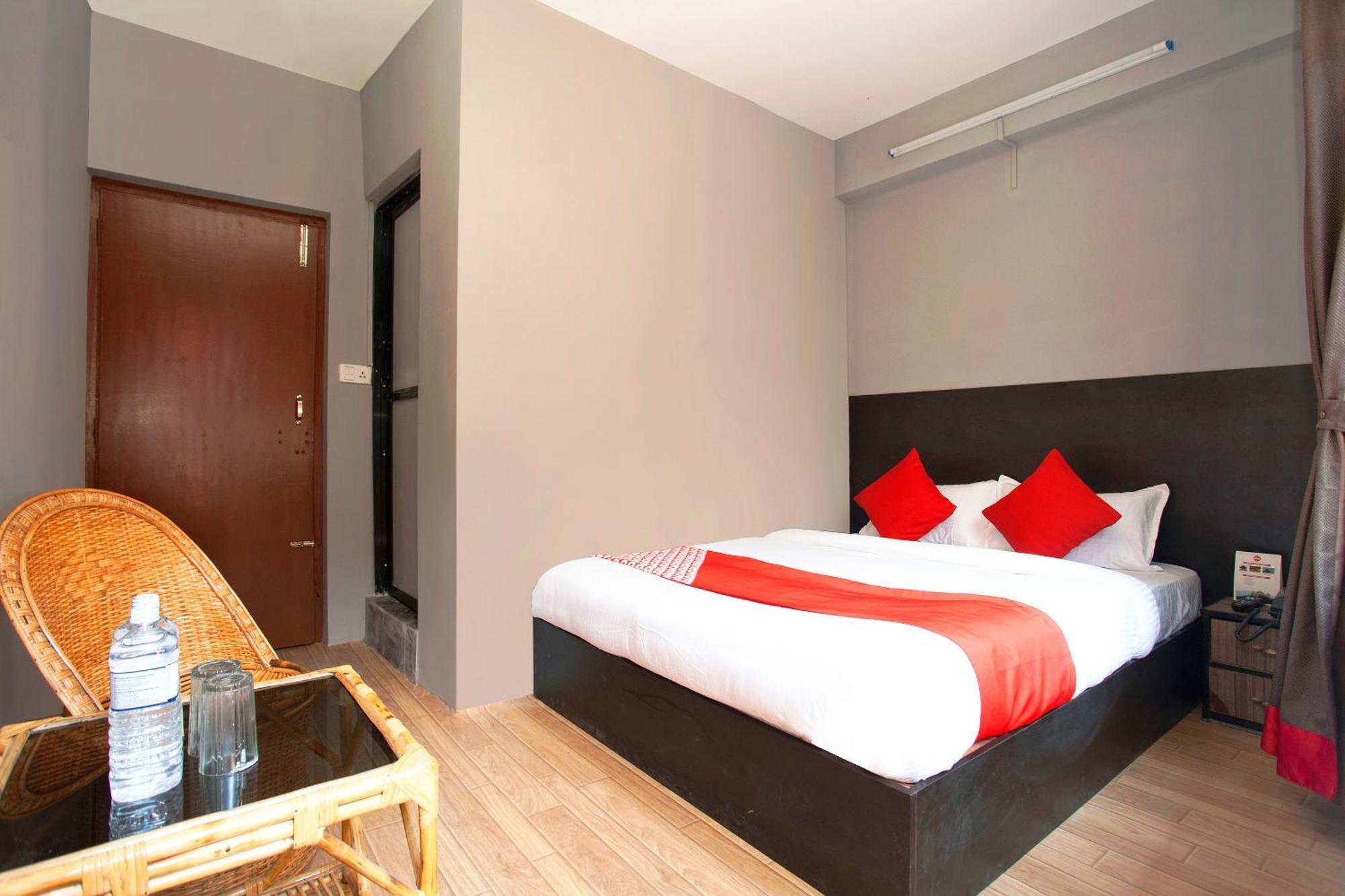Oyo 587 Hotel Tradition Inn Катманду Экстерьер фото